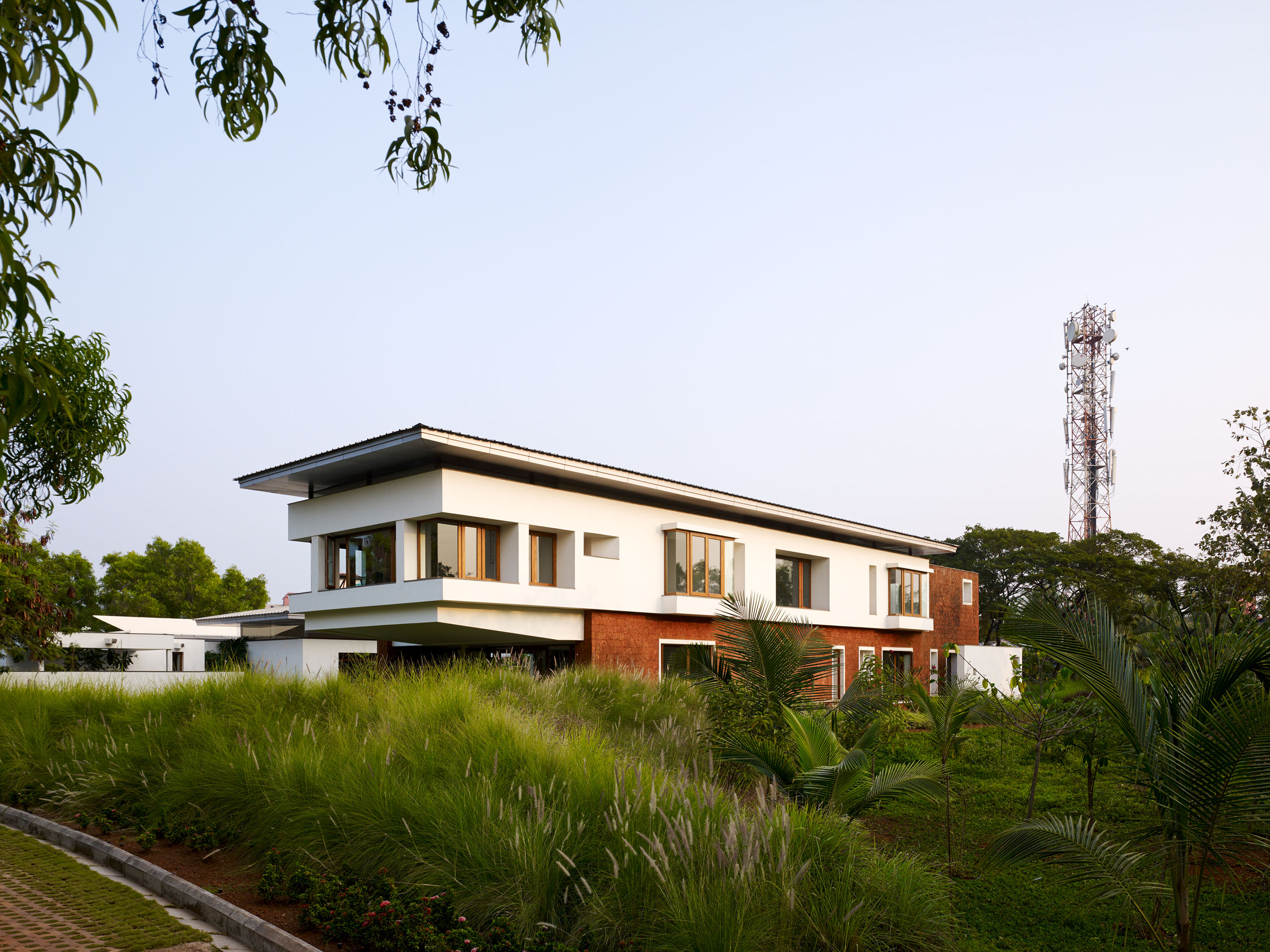 E13430 ALPA 036737 j2560